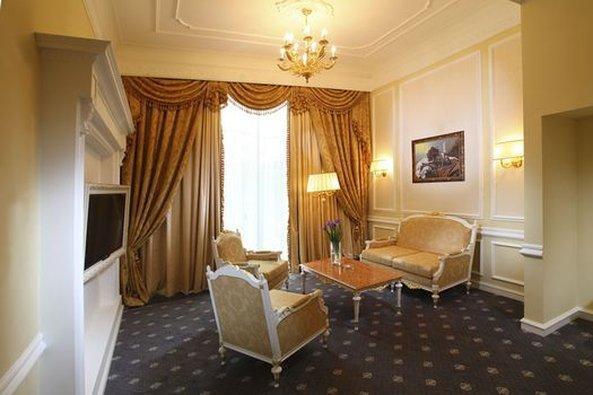 Aleksandrovski Grand Hotel Владикавказ Стая снимка
