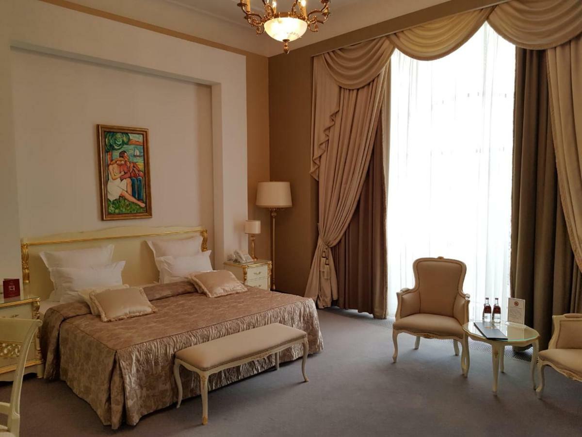 Aleksandrovski Grand Hotel Владикавказ Екстериор снимка